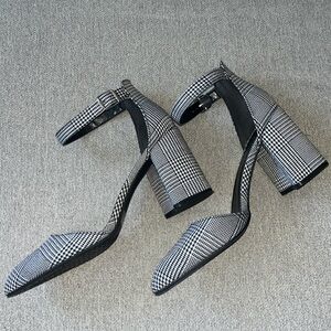 Cute Point Toe houndstooth heel